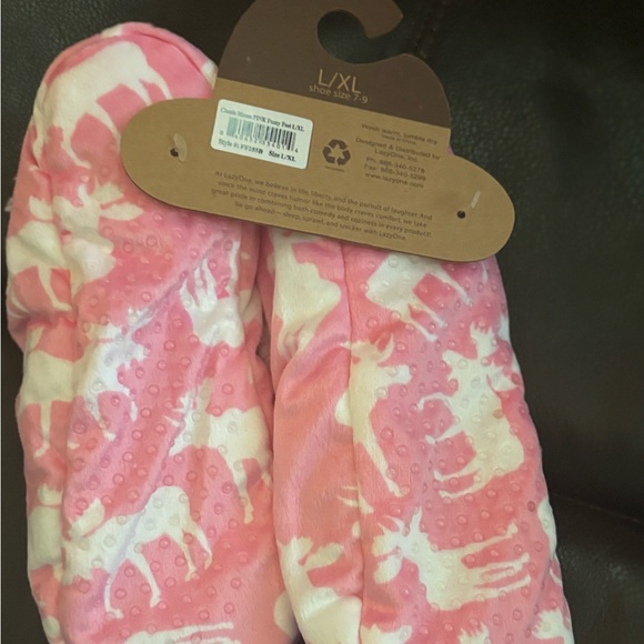 Pink & White brand new Lazy One Moose slippers - Picture 4 of 4
